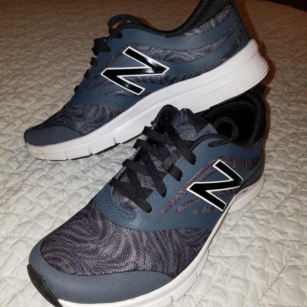 New Balance tennis shoes